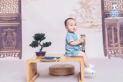 阜阳宝宝眼睛肿是什么原因